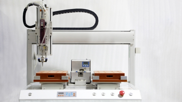 Automatic gluing machine